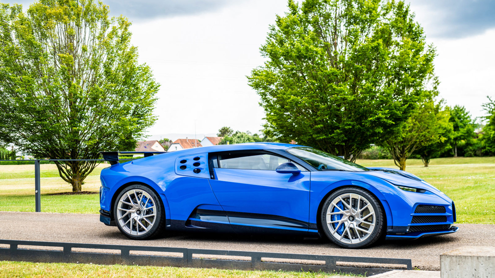 Компания Bugatti представила первый клиентский экземпляр гиперкара Bugatti Centodieci
