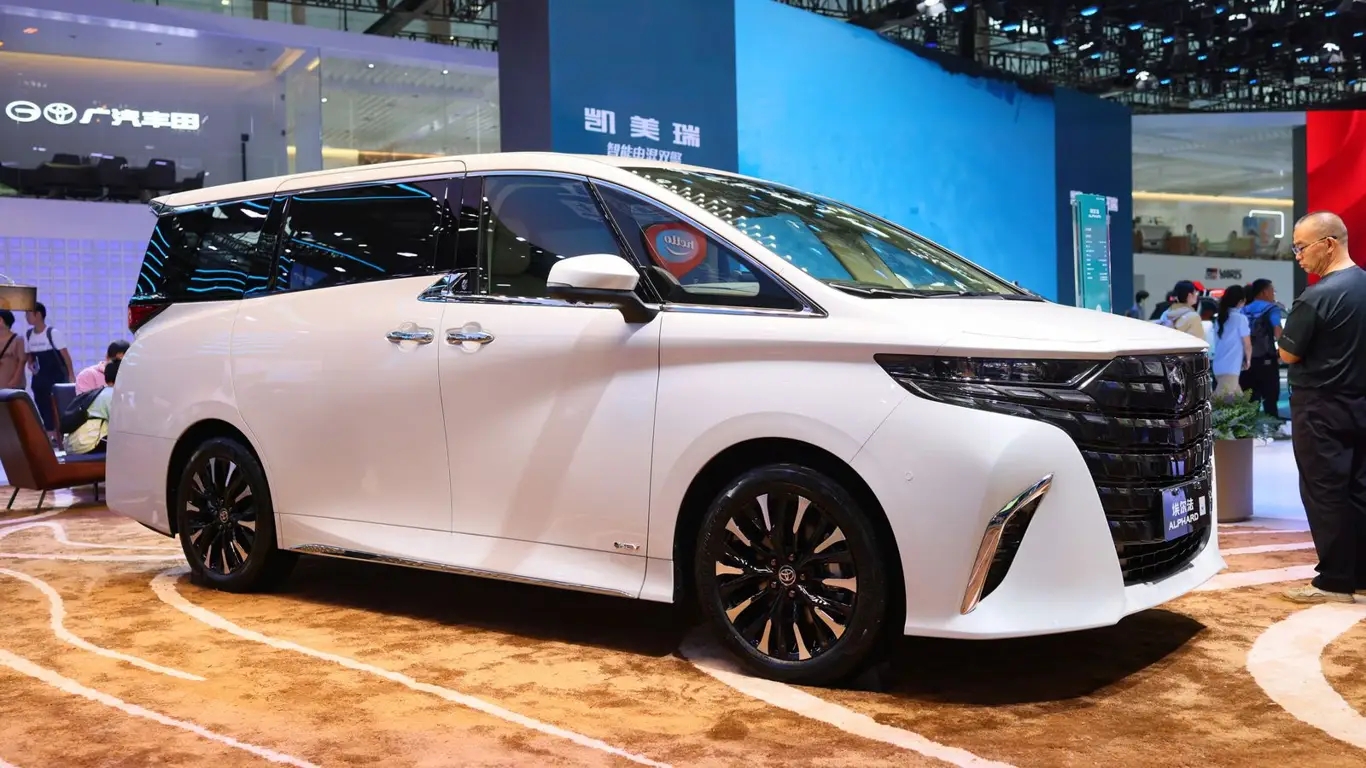 Why minivans beat SUVs for families: space, safety, value