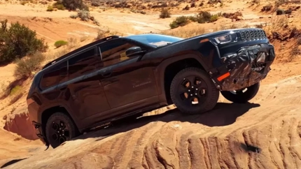 Jeep Cherokee Trailhawk Hits Sand and Rocks, Still Hides Its Most Important Secret