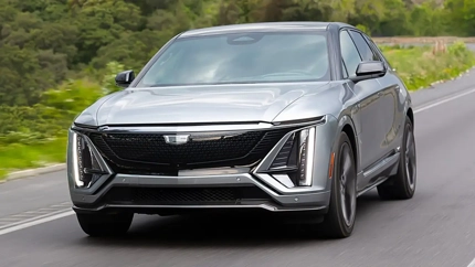 キャデラック・リリック2027、NACS搭載でもCarPlay健在 — 値上げはほぼ気づかないレベル