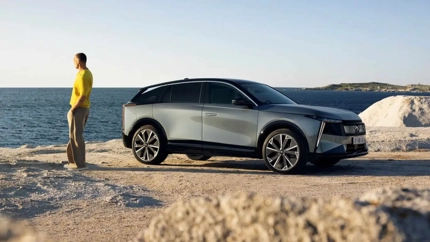 DS N°7 ハイブリッドとEVの最新情報：燃費5.3L/100km、航続最大740kmを詳しく解説