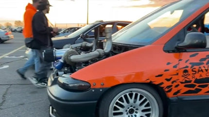 Dodge Caravan de familie a devenit un drift-taxi V8 biturbo