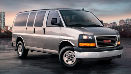 GMC Savana 2027 no se mueve ni un milímetro — y a los compradores les encanta