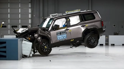Toyota Land Cruiser tropeça no teste IIHS — e não pelo lado que se esperaria