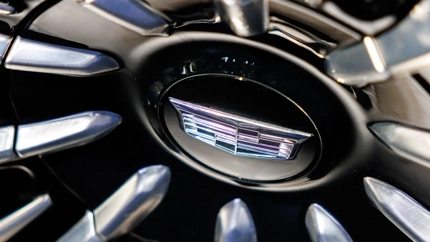 GM förbjuder verkstäder att byta en enda del på grund av det här märkliga Cadillac-skärmfelet
