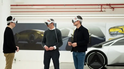 Kia îśi pune designerii pe Apple Vision Pro — argila începe să transpire