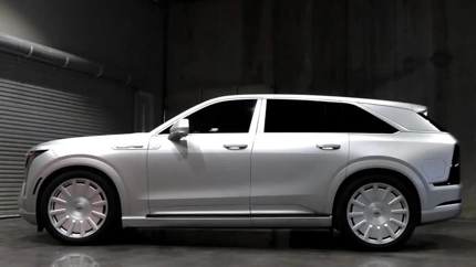 Cadillac Escalade IQL argintiu mat:750 CP, autonomie 740 km