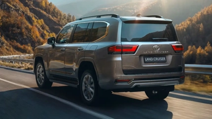 Toyota právě vytvořila svůj nejsilnější Land Cruiser v historii — a spotřebuje víc než diesel