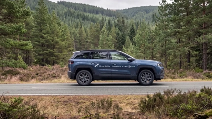 Jeep Compass capta señal donde nadie la tiene — llega el 5G vía satélite