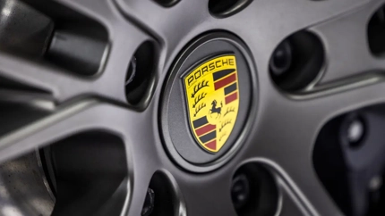 Porsche patenta un PHEV que ya no se rinde en autopista