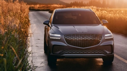 Genesis lässt die Hülle fallen — der GV70 Hybrid zeigt sich fast schon ungeniert