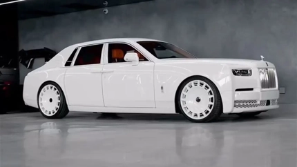 Mansory se tentokrát zarazil — bílý Phantom s křiklavě oranžovým interiérem