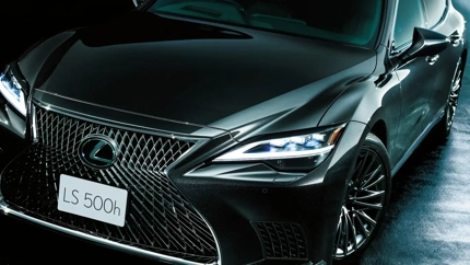 Lexus allunga la vita della LS — dopo nove anni il telaio cambia davvero
