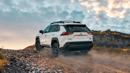 Toyota tar stille avskjed med facelift-en vi kjenner — skyldig er handelskaoset