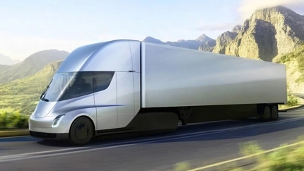 Tesla fissa finalmente una data per il Semi senza autista — e lo mette subito in secondo piano per sei mesi