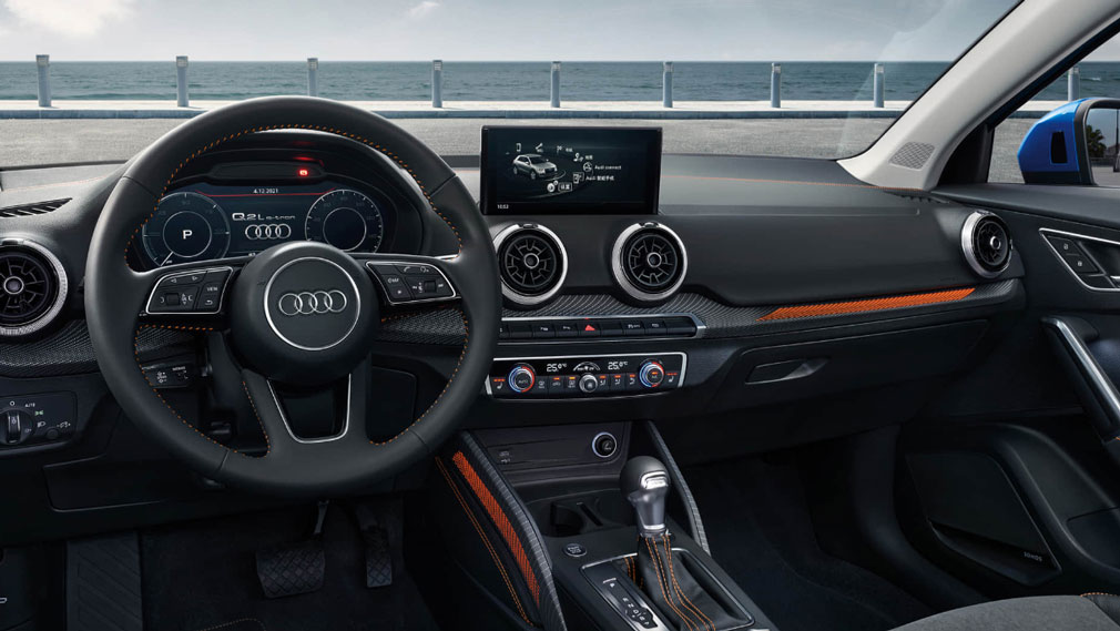 В РФ привезли компактный электрокроссовер Audi Q2 L e-tron