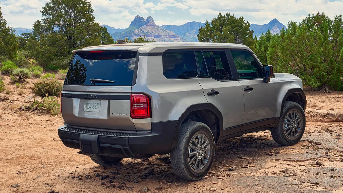 Wrangler vs Land Cruiser