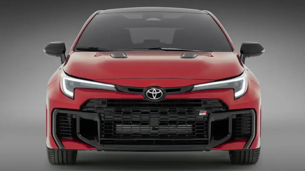 Toyota GR Corolla появилась в России: чем автомобиль может удивить