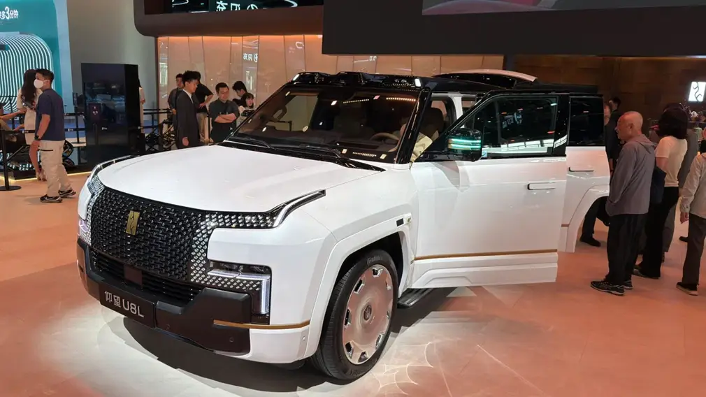 Yangwang U8L/Автосалон в Пекине 2026