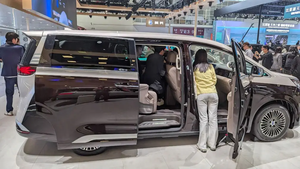 Denza D9/Автосалон в Пекине 2026