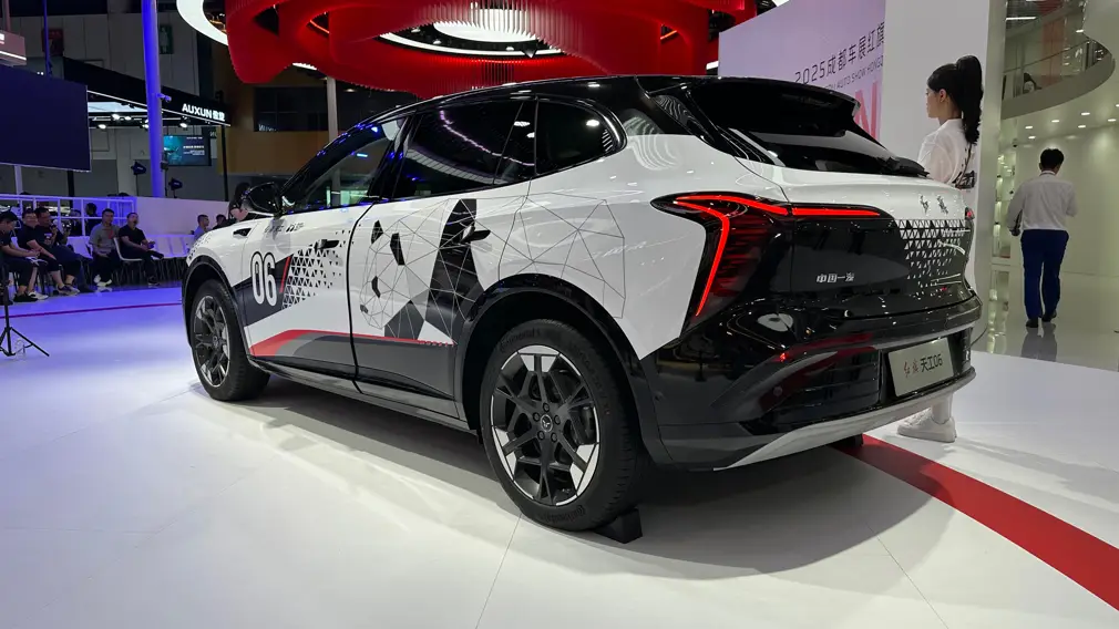 Hongqi HS6