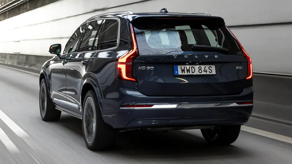 В России начались продажи кроссовер Volvo XC90 с ДВС: сколько он стоит