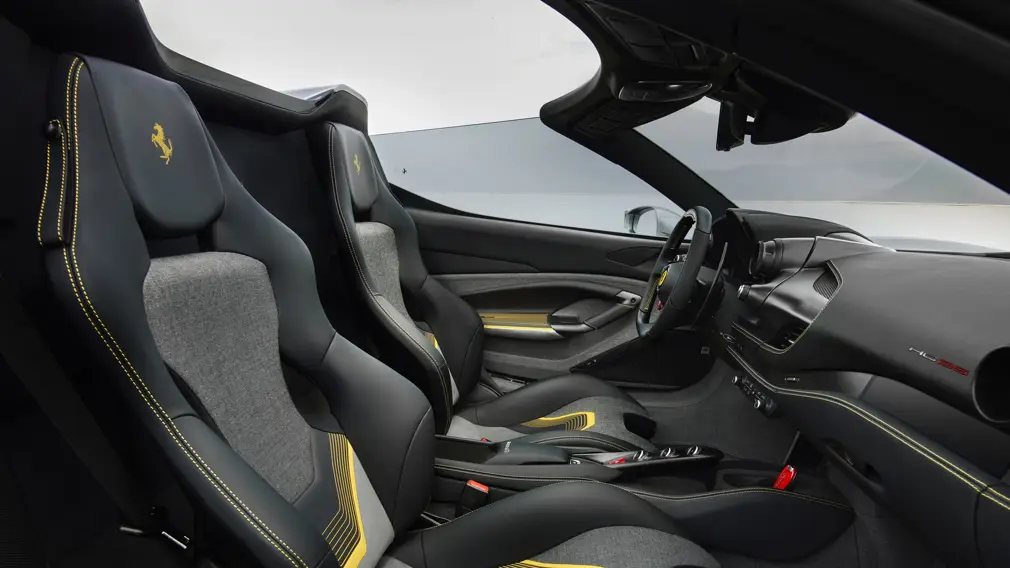 Салон нового Ferrari HC25