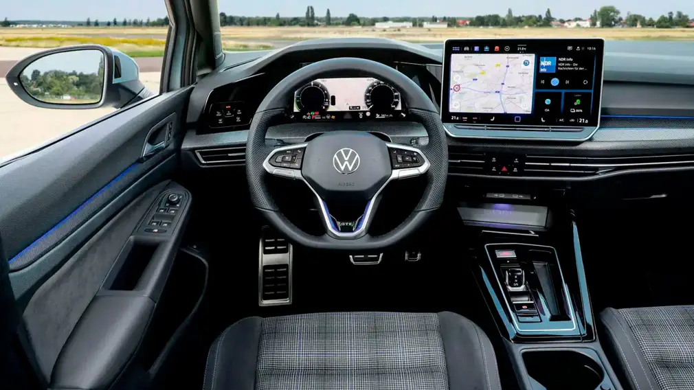 В Россию приехал новый Volkswagen Golf: названа стоимость