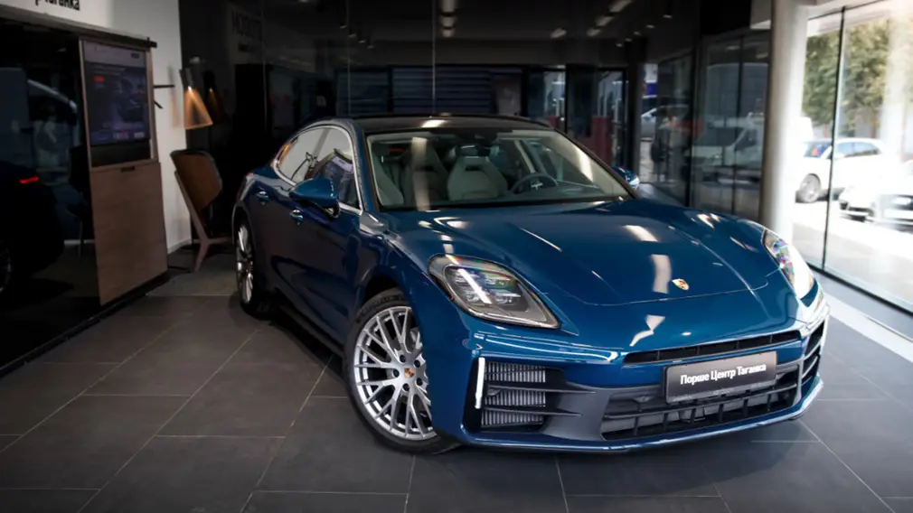 В Россию привезли новый рестайлинговый Porsche Panamera 4