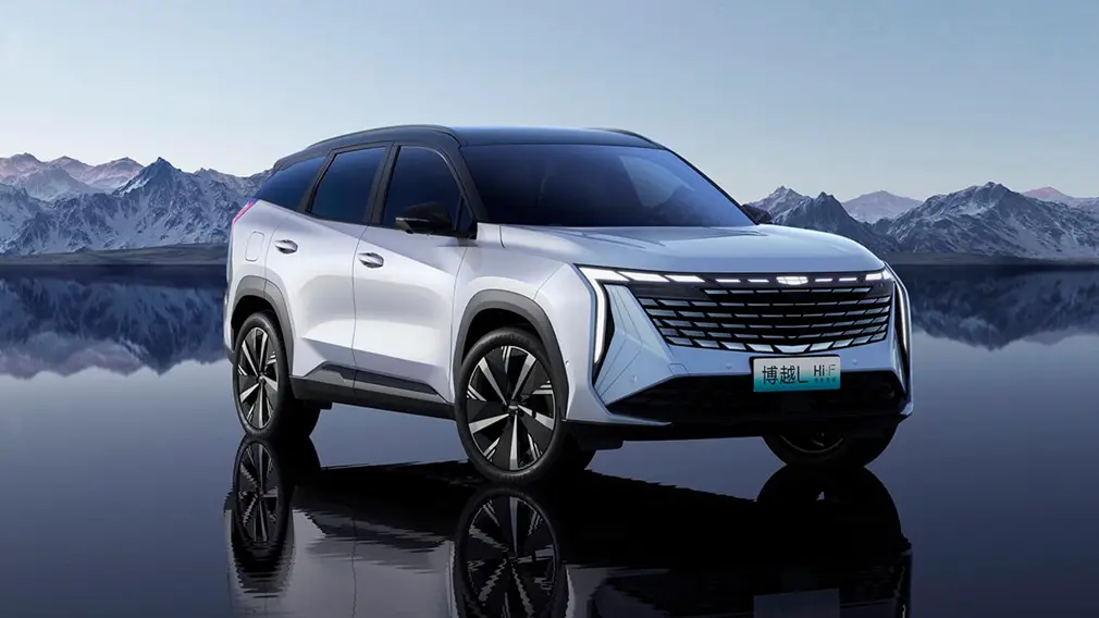 В Москве замечен новый Geely Atlas