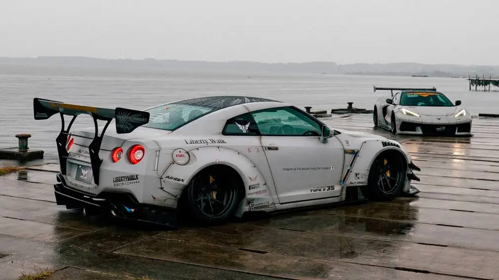 Liberty Walk,Nissan GT-R,Chevrolet Corvette