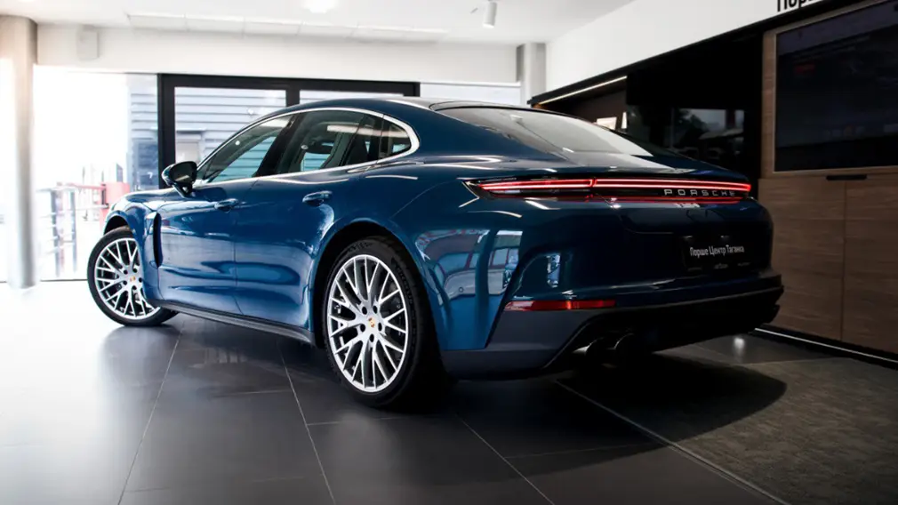 В Россию привезли новый рестайлинговый Porsche Panamera 4