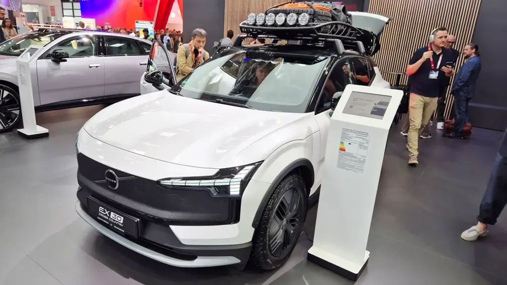 Volvo EX30 Cross Country