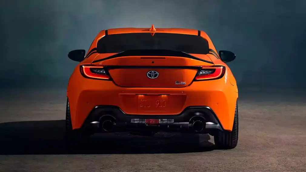 В Россию приехала Toyota GR86: сколько она стоит и чем может заинтересовать