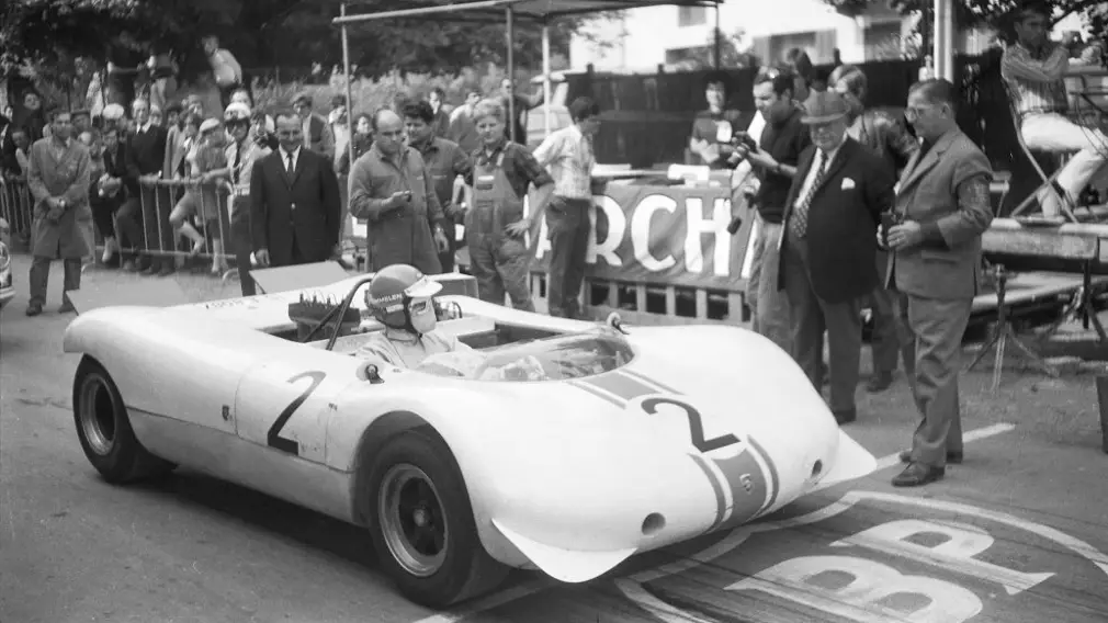 Rolf Stommelen in a Porsche 909 Bergspyder at Mont Ventoux