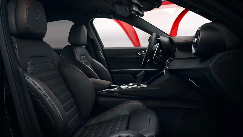 Alfa Romeo Giulia,Alfa Romeo Stelvio,Carbon Performance