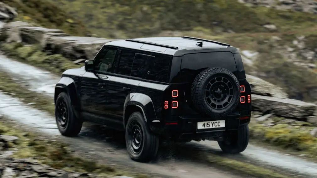 Land Rover Defender OCTA Black