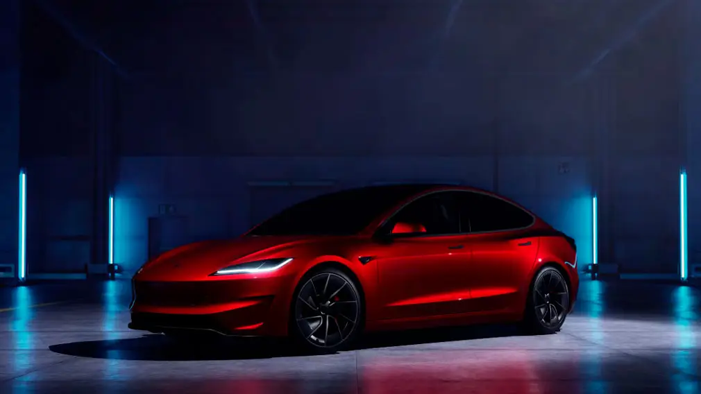 Tesla представила самую мощную и быструю Model 3