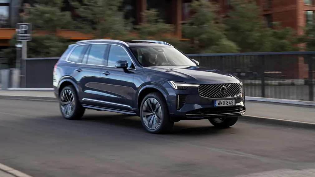 В России начались продажи кроссовер Volvo XC90 с ДВС: сколько он стоит