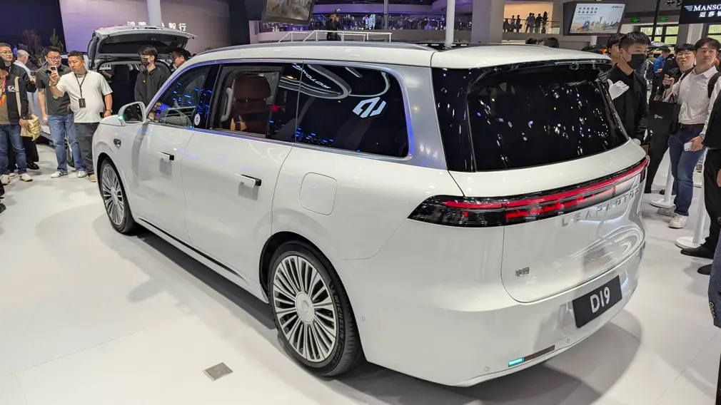 Автосалон в Пекине 2026 / Leapmotor D19