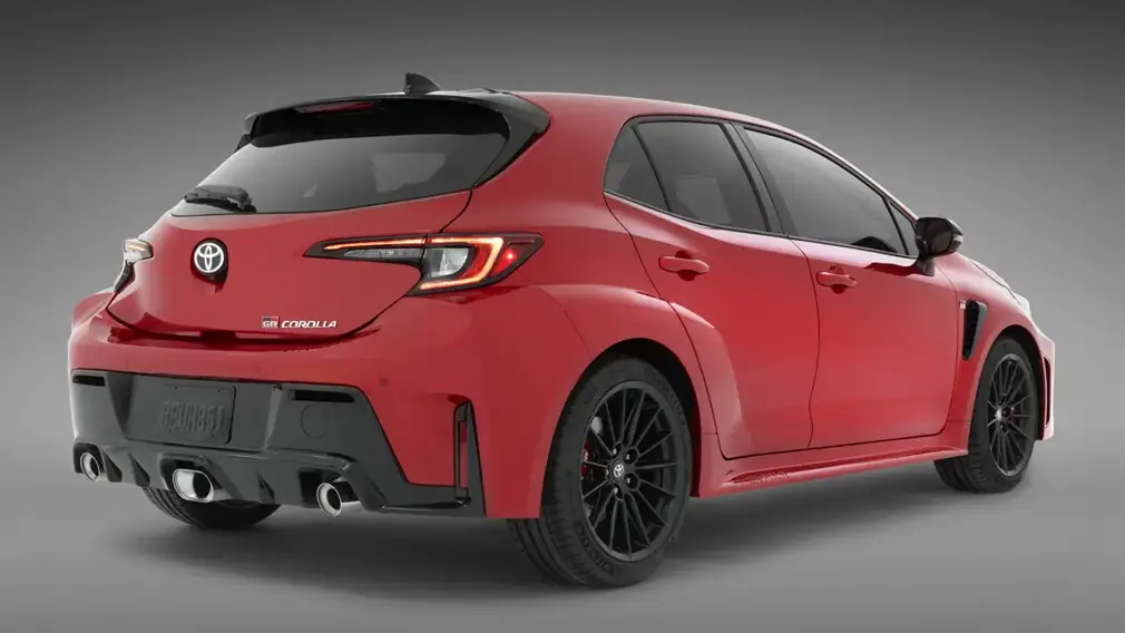 Toyota GR Corolla появилась в России: чем автомобиль может удивить