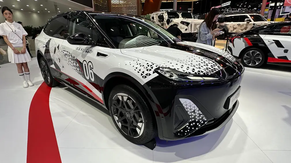 Hongqi HS6