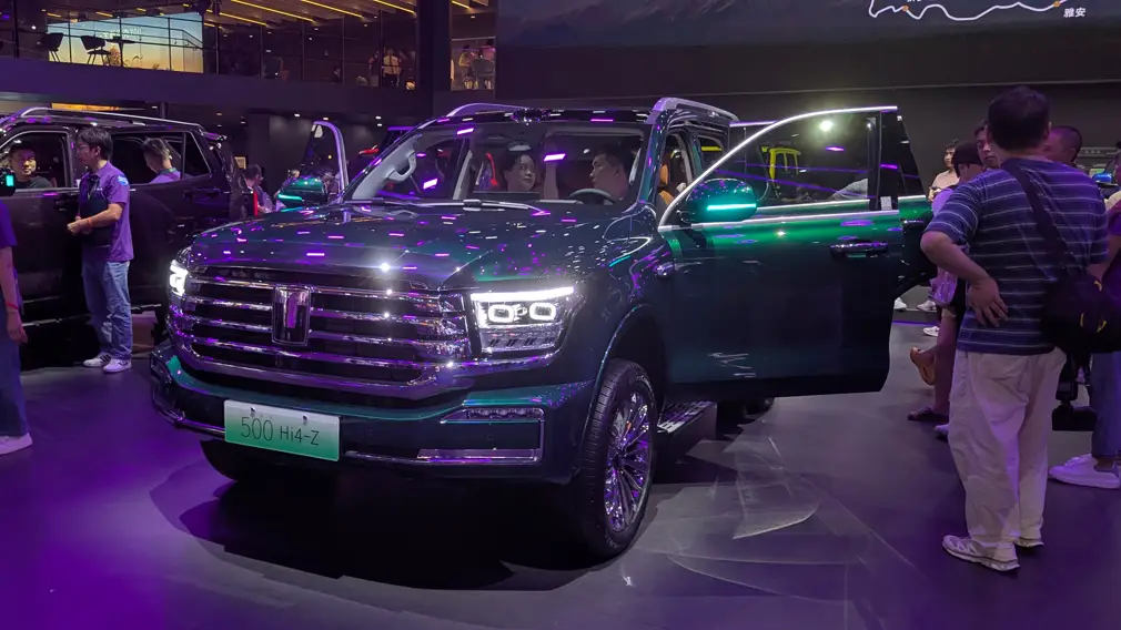 Автосалон в Чэнду 2026 / Стенд Tank