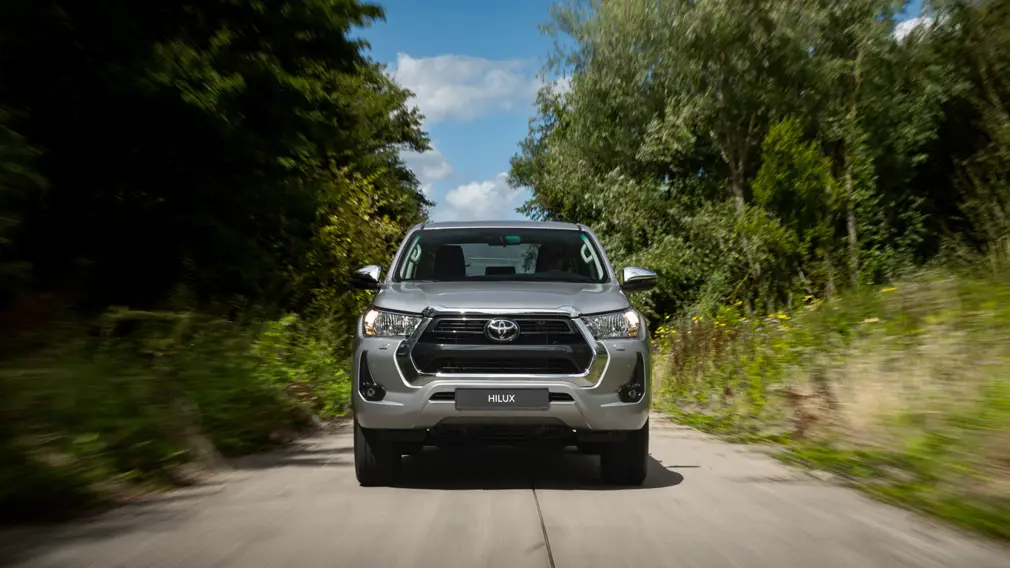 Toyota Hilux 2025 года уже появился на российском рынке: цена, комплектация