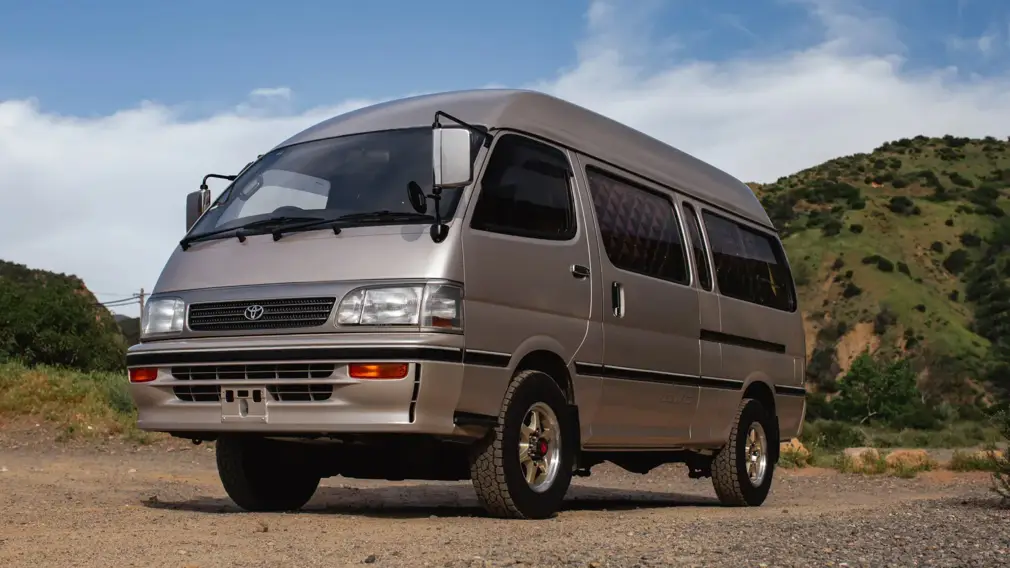 Дом на колесах из Toyota HiAce Grand Cabin 1994 года