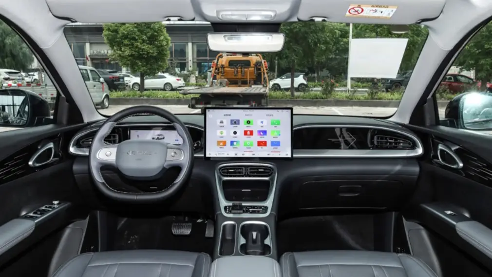 интерьер Geely EX2