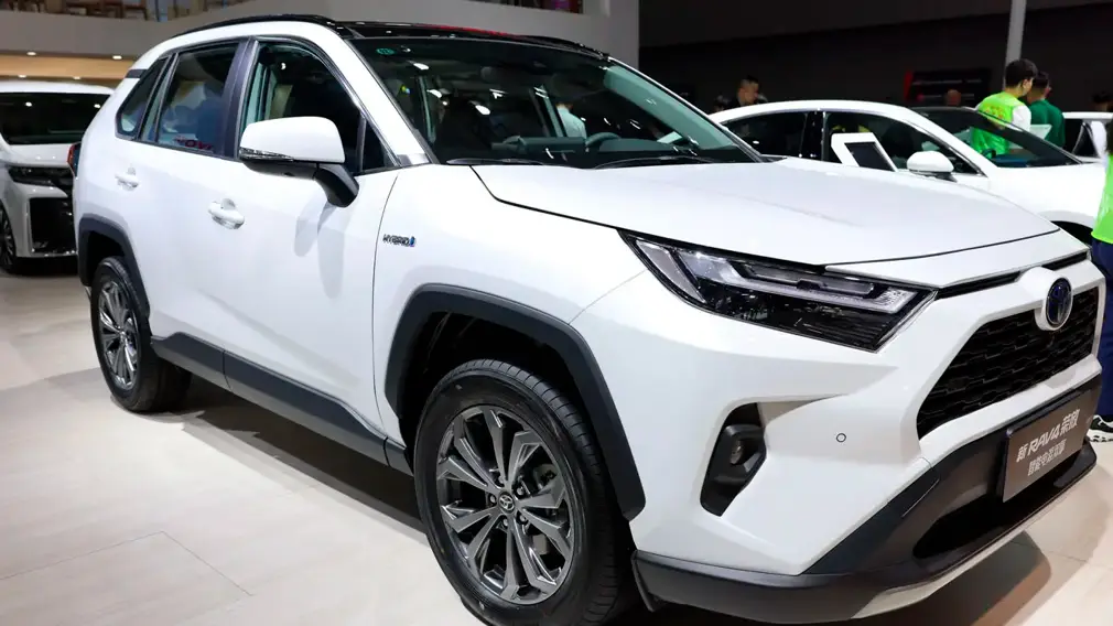 Новый Toyota RAV4 теперь в России - сколько он стоит