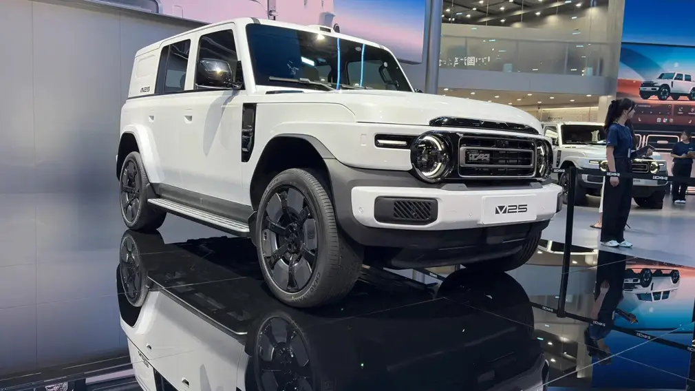Автосалон в Чэнду 2026 / iCaur V25