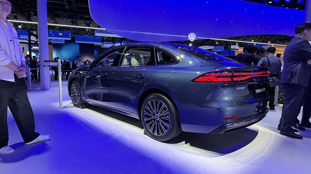 Автосалон в Пекине 2026 / Стенд Geely