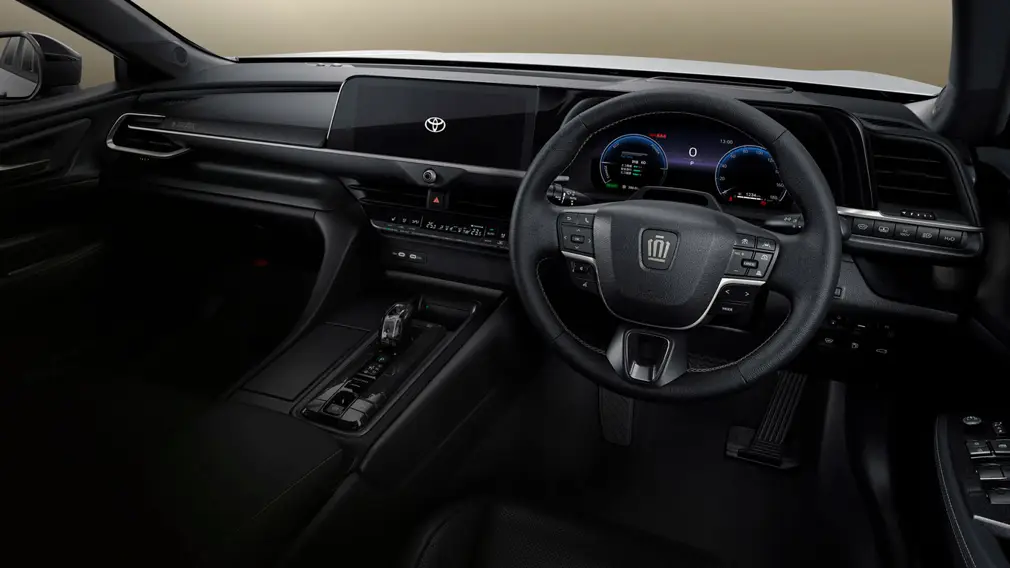 Toyota представила эксклюзивные версии Crown: модель бросает вызов Maybach